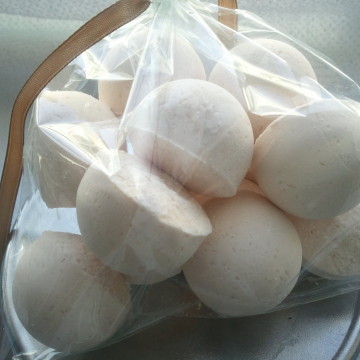 14 bath bombs in Vanilla fragrance, gift bag bath fizzies, great for kids...these smell delicious & ultramoisturizing