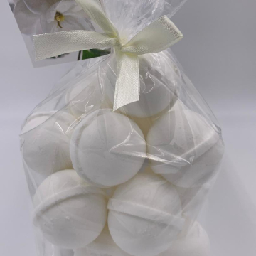 14 bath bombs in Vanilla fragrance, gift bag bath fizzies, great for kids...these smell delicious & ultramoisturizing